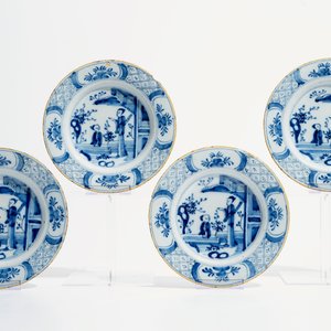 Seven Dutch Delft blue and white plates and a large armorial dish, 17/18th C. — photo 4