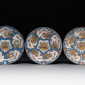 Seven Dutch Delft polychrome 'flower basket' plates, 18th C. — photo 4