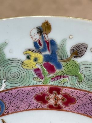 Seven fine Chinese Canton famille rose dishes and plates, 19th C. — photo 26
