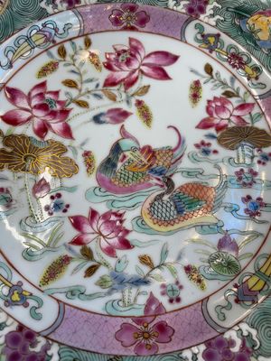 Seven fine Chinese Canton famille rose dishes and plates, 19th C. — photo 37