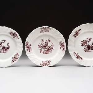Seven manganese Tournai porcelain plates with floral design, 18th C. — photo 6