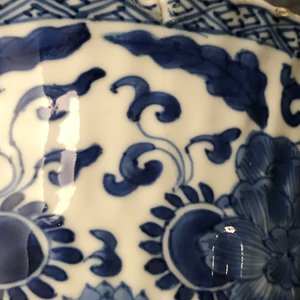 Seven pieces of Chinese blue and white, Imari-style and iron red porcelain, Kangxi/Qianlong — 照片 13