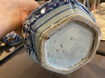 Seven pieces of Chinese blue and white porcelain, Kangxi/Qianlong — photo 15