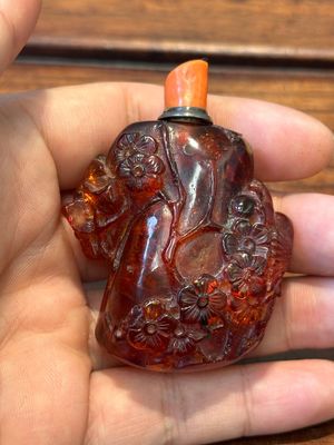 Seven varied Chinese snuff bottles of precious stone, red coral, glass and amber, 19th C. — 照片 20