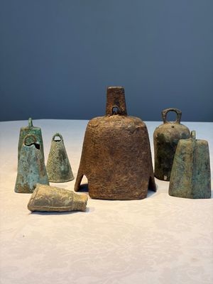 Seven various Chinese bronze and cast-iron bells, Han and later — photo 1