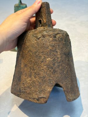 Seven various Chinese bronze and cast-iron bells, Han and later — photo 3