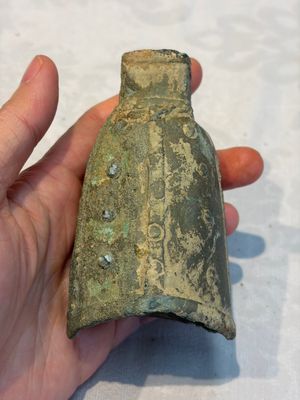 Seven various Chinese bronze and cast-iron bells, Han and later — photo 8