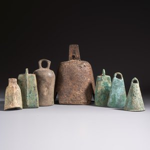 Seven various Chinese bronze and cast-iron bells, Han and later — photo 1
