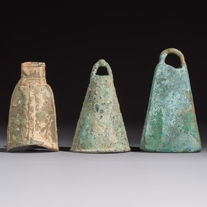 Seven various Chinese bronze and cast-iron bells, Han and later — photo 14