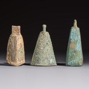 Seven various Chinese bronze and cast-iron bells, Han and later — photo 15