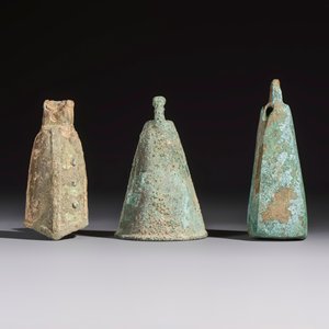 Seven various Chinese bronze and cast-iron bells, Han and later — photo 17