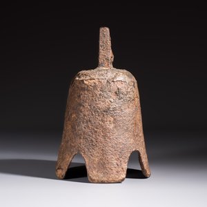 Seven various Chinese bronze and cast-iron bells, Han and later — photo 3