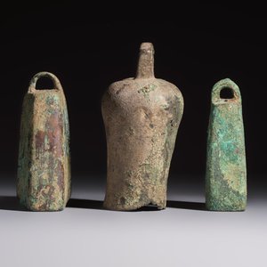 Seven various Chinese bronze and cast-iron bells, Han and later — photo 9
