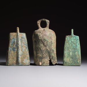 Seven various Chinese bronze and cast-iron bells, Han and later — photo 10