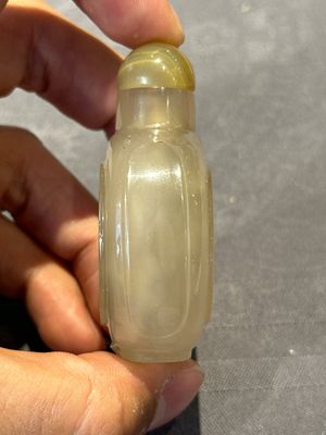 Seven various Chinese jade, agate and glass snuff bottles, 19/20th C. — photo 11