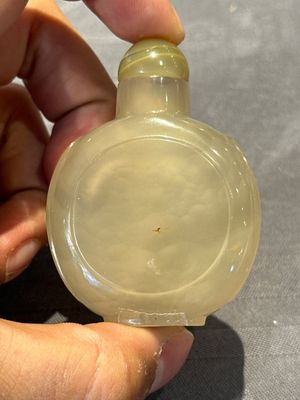 Seven various Chinese jade, agate and glass snuff bottles, 19/20th C. — photo 12