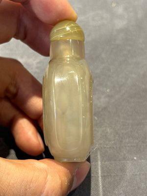 Seven various Chinese jade, agate and glass snuff bottles, 19/20th C. — photo 13