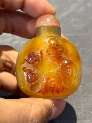 Seven various Chinese jade, agate and glass snuff bottles, 19/20th C. — photo 26