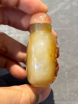 Seven various Chinese jade, agate and glass snuff bottles, 19/20th C. — photo 27