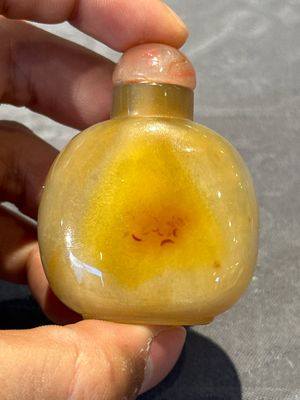 Seven various Chinese jade, agate and glass snuff bottles, 19/20th C. — photo 28