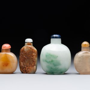 Seven various Chinese jade, agate and glass snuff bottles, 19/20th C. — photo 4