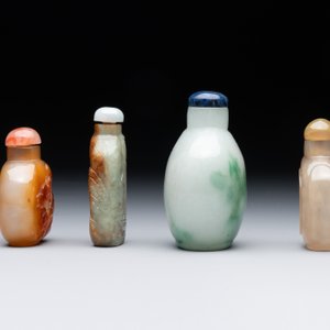 Seven various Chinese jade, agate and glass snuff bottles, 19/20th C. — photo 5