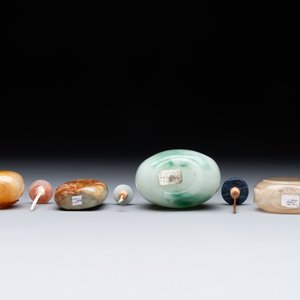 Seven various Chinese jade, agate and glass snuff bottles, 19/20th C. — photo 7