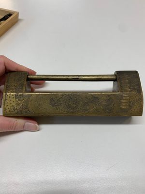 Seven various Chinese metal and cloisonné locks, Qing — photo 1