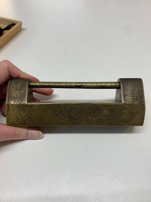 Seven various Chinese metal and cloisonné locks, Qing — photo 2
