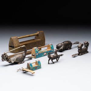 Seven various Chinese metal and cloisonné locks, Qing — photo 1