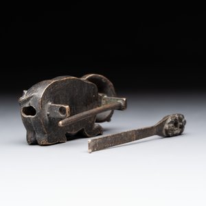 Seven various Chinese metal and cloisonné locks, Qing — photo 17