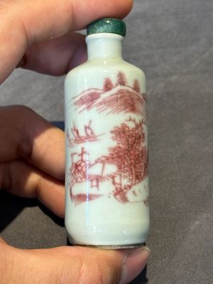 Seven various Chinese porcelain snuff bottles, Yongzheng and Qianlong mark, 19/20th C. — foto 16