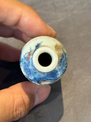 Seven various Chinese porcelain snuff bottles, Yongzheng and Qianlong mark, 19/20th C. — foto 41