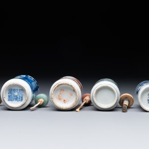 Seven various Chinese porcelain snuff bottles, Yongzheng and Qianlong mark, 19/20th C. — foto 6