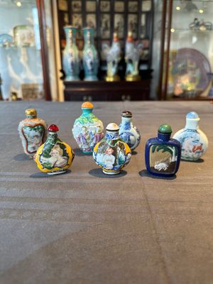 Seven various Chinese snuff bottles, Qianlong mark, 19/20th C. — foto 1
