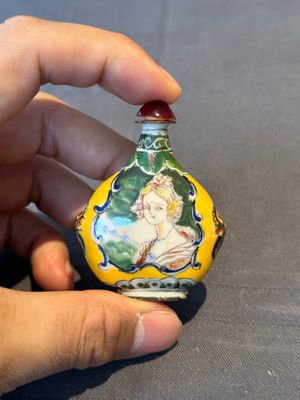Seven various Chinese snuff bottles, Qianlong mark, 19/20th C. — foto 25
