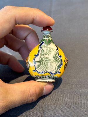 Seven various Chinese snuff bottles, Qianlong mark, 19/20th C. — foto 27