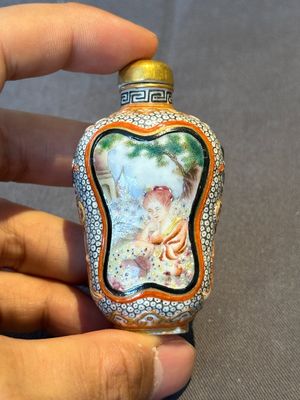 Seven various Chinese snuff bottles, Qianlong mark, 19/20th C. — foto 31