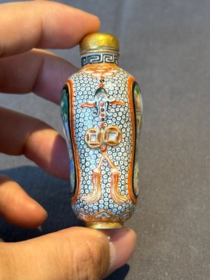 Seven various Chinese snuff bottles, Qianlong mark, 19/20th C. — foto 32
