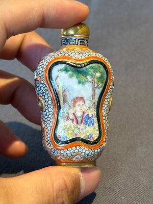 Seven various Chinese snuff bottles, Qianlong mark, 19/20th C. — foto 33
