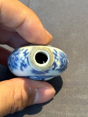 Seven various Chinese snuff bottles, Qianlong mark, 19/20th C. — foto 42