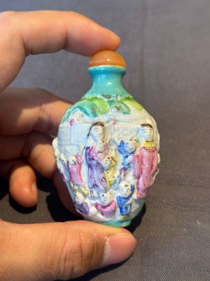 Seven various Chinese snuff bottles, Qianlong mark, 19/20th C. — foto 9