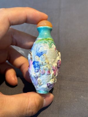 Seven various Chinese snuff bottles, Qianlong mark, 19/20th C. — foto 10