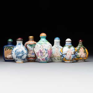 Seven various Chinese snuff bottles, Qianlong mark, 19/20th C. — foto 1
