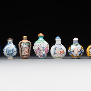 Seven various Chinese snuff bottles, Qianlong mark, 19/20th C. — foto 4