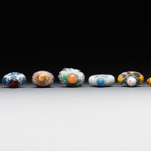 Seven various Chinese snuff bottles, Qianlong mark, 19/20th C. — foto 6