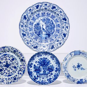 Seven various Dutch Delft and French faience blue and white dishes, 18th C. — photo 2