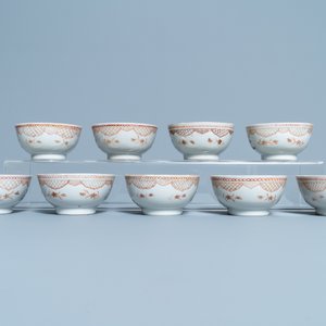 Seventeen Chinese famille rose cups and nineteen saucers, Qianlong — 照片 13