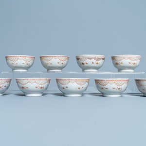 Seventeen Chinese famille rose cups and nineteen saucers, Qianlong — 照片 15