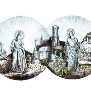Signé Le Pluy, Lille: deux rondels représentant Sainte Catherine et Sainte Barbe en verre peint en grisaille et jaune d'argent, 19/20ème — photo 1